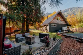 Millie's charming pet friendly cabin w/ wifi, fenced yard by hikes & Stevens Pass - Image 3