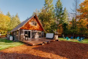 Millie's charming pet friendly cabin w/ wifi, fenced yard by hikes & Stevens Pass - Image 5