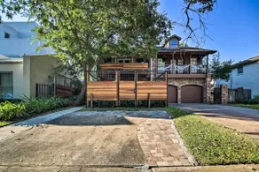 Remote-Work Friendly Houston Home w/ Garden! - Image 2