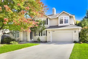 The Promenade Luxury Home and Yard - Image 2