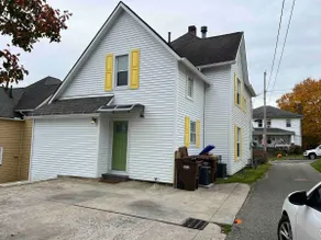 The Yellow-Shuttered House apt B - Image 3