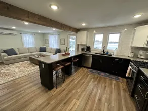 Little York’s Lakeside Chalet - Image 2