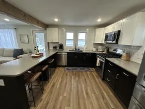 Little York’s Lakeside Chalet - Image 4