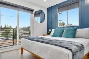 Modern Retreat in Culver near Marina - Image 4