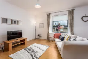 No27 The Barclay - Donnini Apartments - Image 2