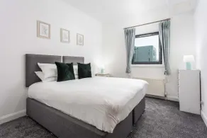 No27 The Barclay - Donnini Apartments - Image 4