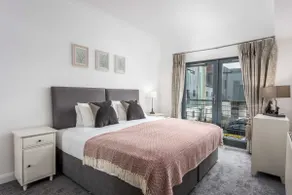 No27 The Barclay - Donnini Apartments - Image 3