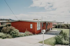 House on Hampson - Image 3