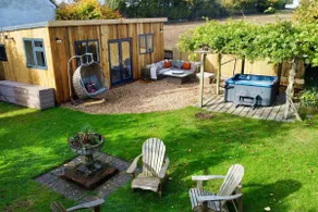 Log Cabin near Bath - Image 4