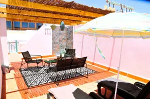 Appartement de vacances convivial et familial avec terrasse et internet haut débit | Vue ville | Plage à proximité - Image 2