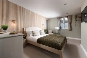 Sullivans Loft - 100m from beach, Children welcome, Juliet balcony - Image 4