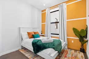 · 9 Br Triplex|1 block > Train - Image 3