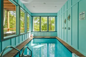 Romantic Cabin Retreat By Ghosal Luxury Lodging - Image 3