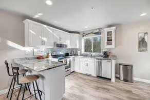 Luxury Loft Retreat- Walkable Downtown Vibes! - Image 2