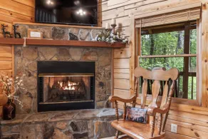 Mountain Log Cabin Near ASU with Soaking Tub & Views - Image 2