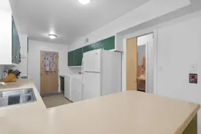 Astor Park style 2 BR - Backyard to Hospitals! - Image 5