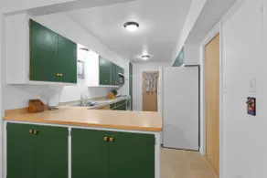 Astor Park style 2 BR - Backyard to Hospitals! - Image 4