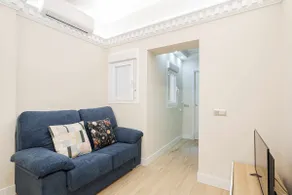Renovated, decorated, downtown, 1 bedroom - Image 4