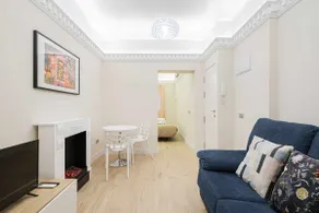 Renovated, decorated, downtown, 1 bedroom - Image 3
