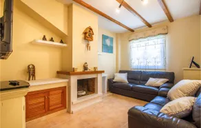 Lovely Home With Swimming Pool - Image 3