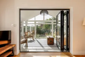 House-Modern-Private Bathroom - Image 3