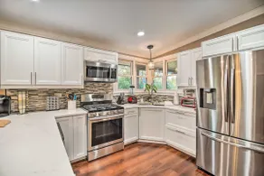 Fenced Yard: Fox River Grove Home, Dogs Welcome - Image 4