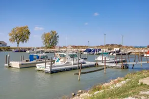 Pet-Friendly Oak Harbor Condo: Walk to Lake! - Image 3