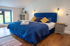Orchard Barn - Luxury 4 BD Barn Conversion! - Image 2