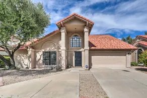 Ideal for Snowbirds! Poolside Getaway in Glendale - Image 3