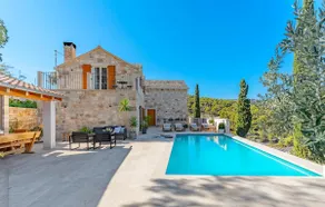 Luxury and stone villa ani with a heated pool - Image 3