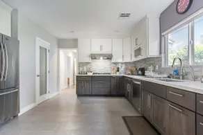 Serene Gem in LA: Inviting Home w/ Private Yard - Image 2