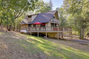 Spacious Groveland Cabin w/ Wraparound Deck! - Image 3