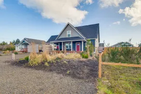 Ocean Shores Getaway w/ Fireplace & Hot Tub! - Image 2