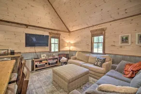 Stunning Cabin Getaway w/ Private Hot Tub! - Image 4