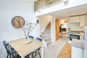 Host & Stay - Waterlily Cottage - Image 3