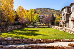 Bear Hollow Top-Floor 3BR | Mountain Views | Pool & Hot Tub | Sleeps 9 - Image 5
