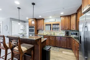 Bear Hollow Top-Floor 3BR | Mountain Views | Pool & Hot Tub | Sleeps 9 - Image 4