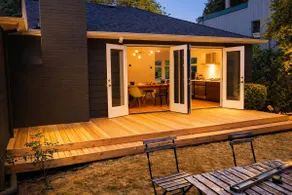 Open Layout w/ Patio! Cozy 2BR by the UW Arboretum - Image 2