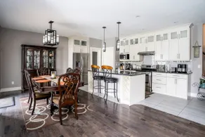 ”Dream” 3 Bdrm with garage! Airport 5 mins away! - Image 4