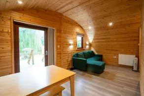 Echo: family cabin nr Newmarket Racecourse - Image 3