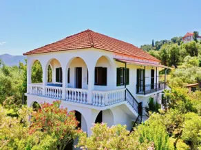 Astra Beach House by DadoVillas - Image 4