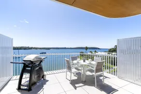Lavish Coastal 2-Bed with Stunning Ocean Views - Image 2
