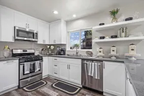 Modern Valencia Guesthouse|3BR/3BA |Near Six Flags - Image 4