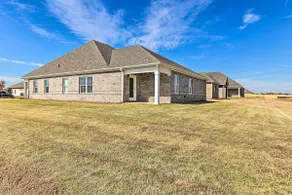 Spacious Hazel Green Home w/ Fireplace, Yard! - Image 3