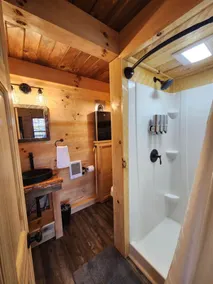 Grand Teton: 4-6 Person Midsize Cabin (10 of 16) - Image 4