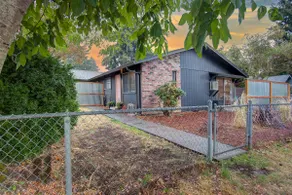 Long Term Discount! Renovated Pet Friendly-6 min t - Image 2
