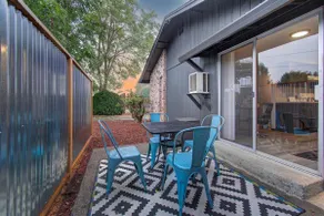 Long Term Discount! Renovated Pet Friendly-6 min t - Image 5