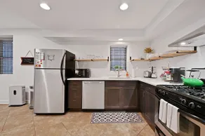 Lively Wicker Park 2br, Steps to Damen Blue Line - Image 2