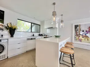 Sunlit North-Facing – Bright & Spacious Stay - Image 4