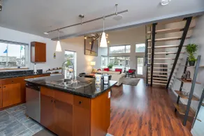 NN - The Flame - Downtown 1-Bed 2-Bath - Image 4